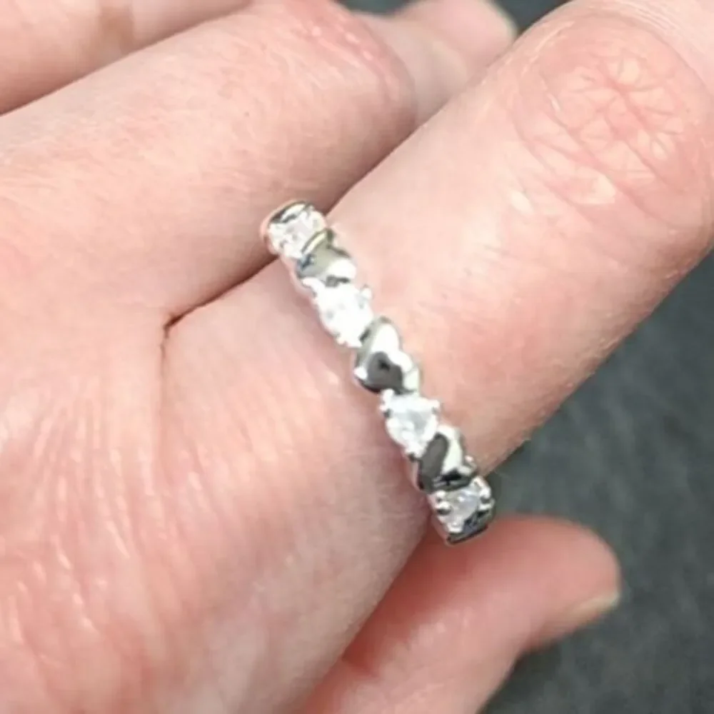 Silver tone heart and rhinestone ring size approx 7.5